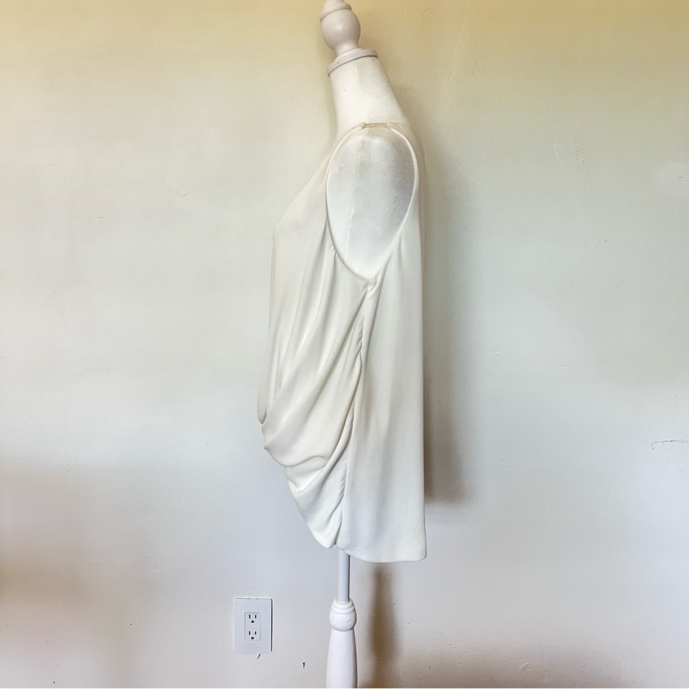 Elizabeth and James Cream White V-Neck Sleeveless Top Hot Girl Elevated FLAW - Picture 5 of 14